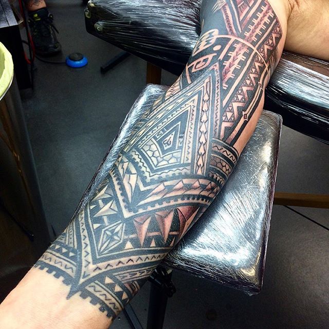 Polynesian influenced sleeve on Nigel. Some healed some fresh @studioxiiigallery studioxiii narcdiamond freehand tribaltattoo