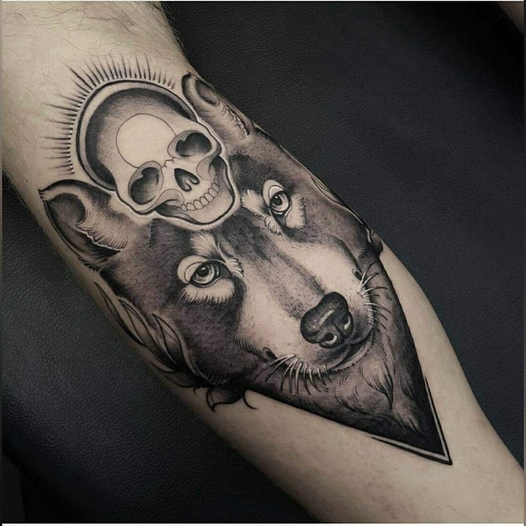 A stunning wolf and skull design from For more of his wonderful work go  give him a follow :) ⋆ Studio XIII Gallery