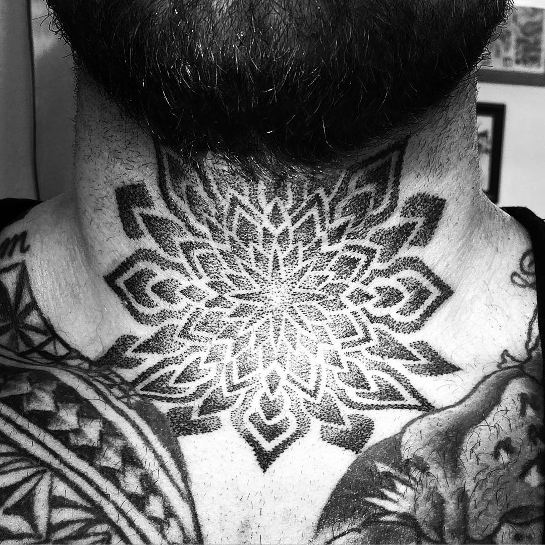 neck-mandala-adz-tattoo-abyss - Tattoo Abyss Montreal
