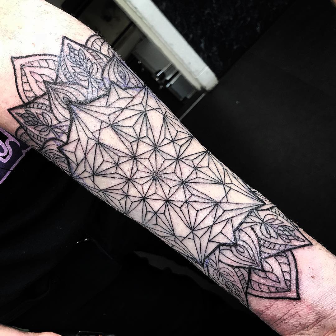 Thinking about a geometric tree design on my forearm for my first tattoo.  Thoughts? : r/TattooDesigns