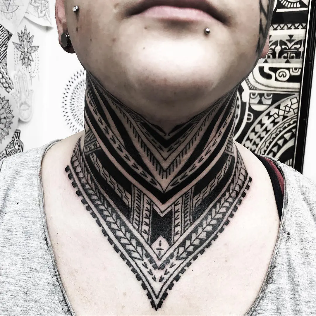 Best Polynesian Tattoos on Instagram: “#Repost @inkedbykuu with  @make_repost ・・・ 🖤 Added this neck piece to this chest p… | Tattoo hals,  Polynesisches tattoo, Hals