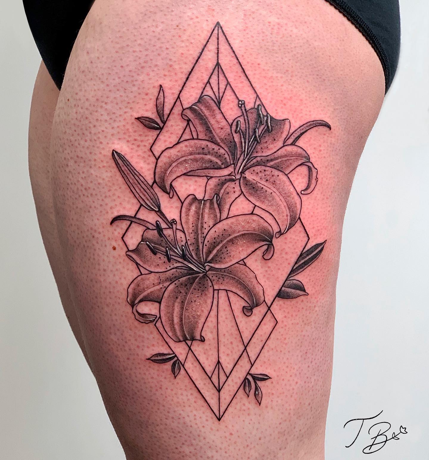 49 Tiger Lily Tattoo Designs To Show Strength And Beauty