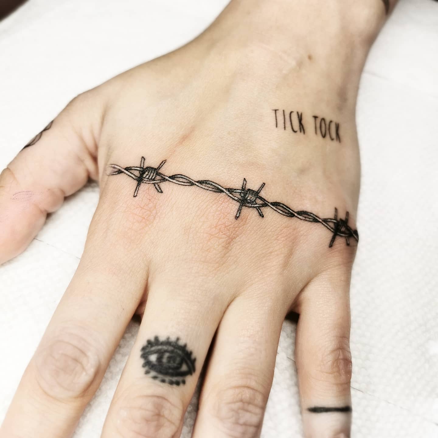 Barbed wire detail by Jessica Rubbish  Tattoogridnet