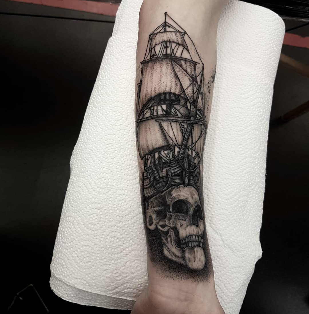 From the pre lockdown times. Part healed part fresh, a sea shanty in tattoo form. Thanks Ben 🖤 getting back to work is what keeps my brain going, is it the end of Jan...end of Feb....later.... Who knows. Looking forward to seeing all my beautiful colleagues and amazing clients as soon as possible, fingers crossed things start to improve soon 🤞 hope everyone is staying safe and well out there in this weird world right now 🖤🖤🖤
.
.
.
.
.
.
.
.
.
.
.
                           artesobscurae occultarcana thedarkestwork onlythedarkest black_tattoo_culture darkartists