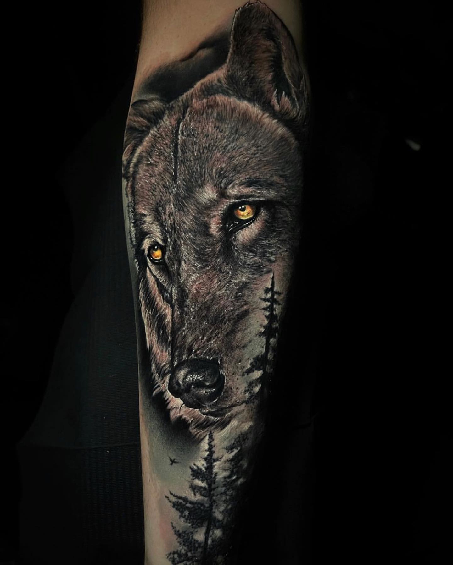 Wolf goes grrr 🐺
•
A wolf guy from the one and only  youngcaviartattoo . If you’re looking for this kind of style, Omar is your best bet. To enquire, contact reception through the link in the bio or Omar directly 💁🏼‍♀️
•
             