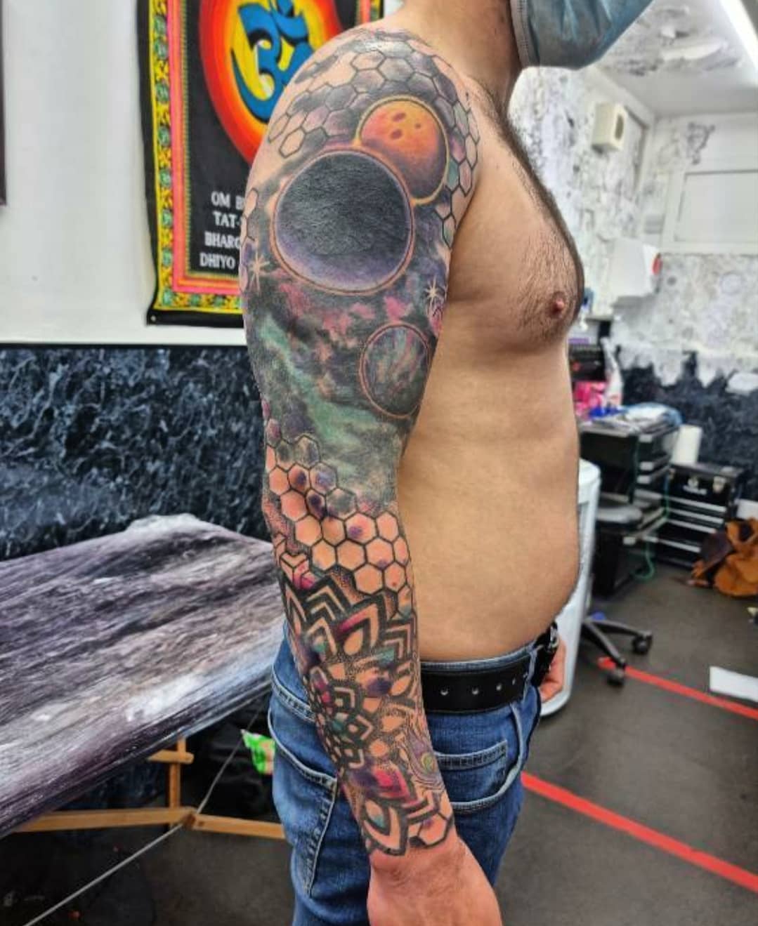 Had a great time finishing up this double coverup cosmic geometry sleeve project on all round top guy seanbisset1 a week or two ago- was a blast thank you man 🙏🙏🙏 done studioxiiigallery 🙌
.
.
. 
                       