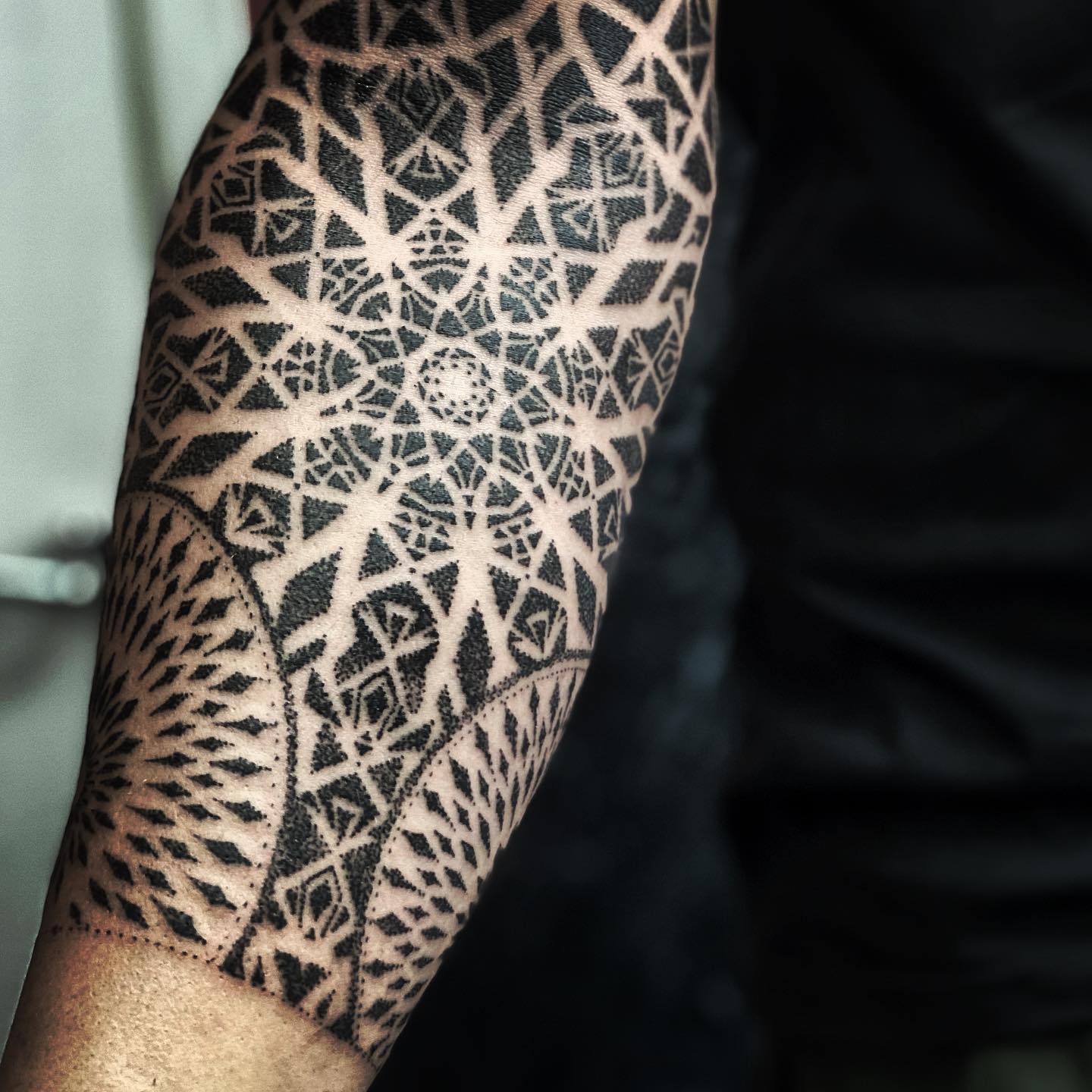 50 Insanely Detailed Dotwork Tattoos That Will Make You Want One (Like,  Now.) | Geometric tattoo, Geometric mandala tattoo, Dot tattoos