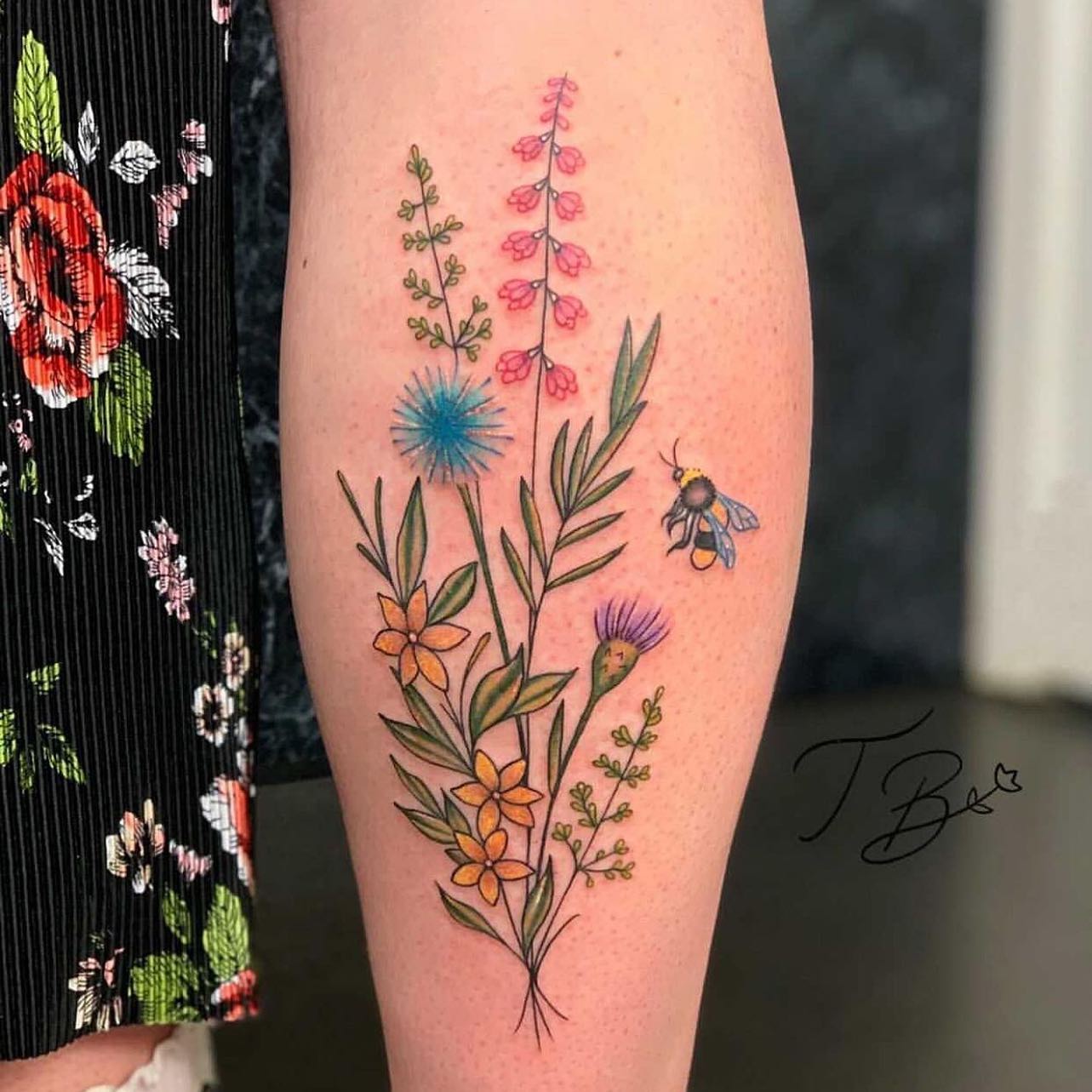 Something a little different from the floral goddess that is thaisblanc 🌸💖🐝

If you would like to get tattooed, then please fill out the tattoo enquiry form on our website 💫

                         totaltattoo barber_dts easytattoo_uk eternalink dynamiccolor lockdownneedle stencilstuff       