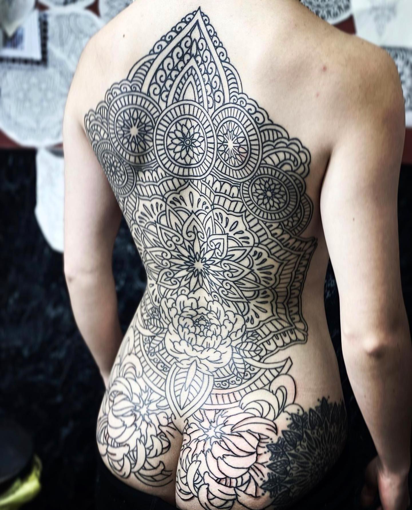 Back piece by marcdiamondtattoo 

💌 - For enquiries fill out the enquiry form on our website, LINK IN BIO.
_____________________________________

                         totaltattoo barber_dts easytattoo_uk eternalink dynamiccolor lockdownneedle stencilstuff  
