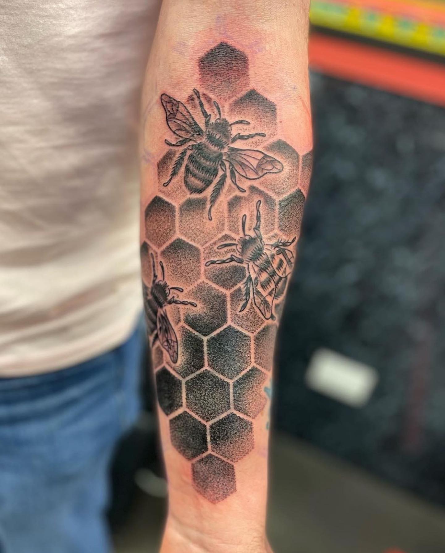 Alan’s books are currently closed, but that doesn’t mean we can’t appreciate this amazing cover up piece he did recently✨🐝

📲 tattoosbyalanross 

If you would like to get tattooed, then please fill out the tattoo enquiry form on our website 💫

                         totaltattoo barber_dts easytattoo_uk eternalink dynamiccolor lockdownneedle stencilstuff   