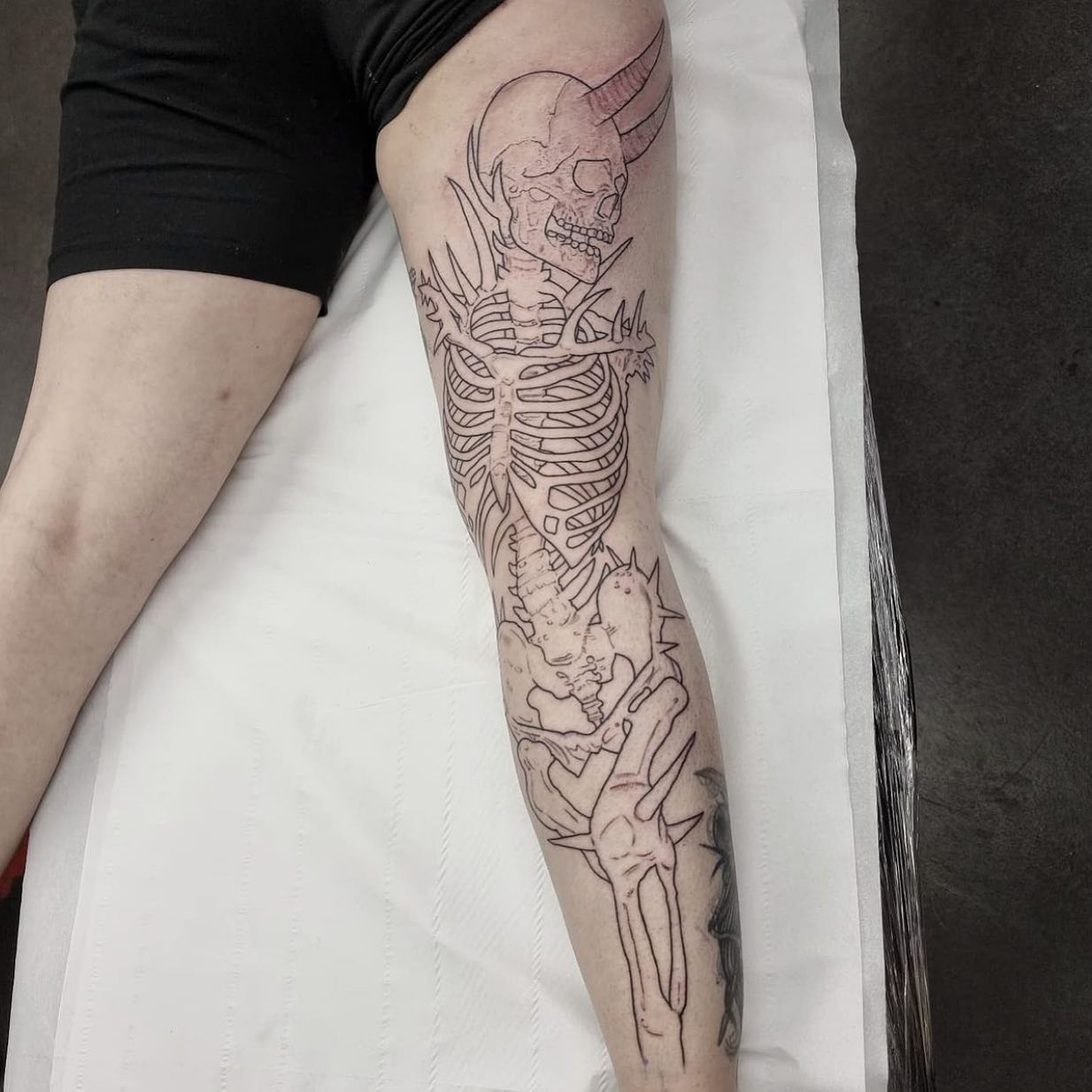 Super cool and HUGE work in progress by our resident Shirley 💫

📲 shirleypettigrewtattoos 

If you would like to get tattooed by Shirley, then please email her directly for a quote or fill out the tattoo enquiry form on our website 💫

                         totaltattoo barber_dts easytattoo_uk eternalink dynamiccolor lockdownneedle stencilstuff