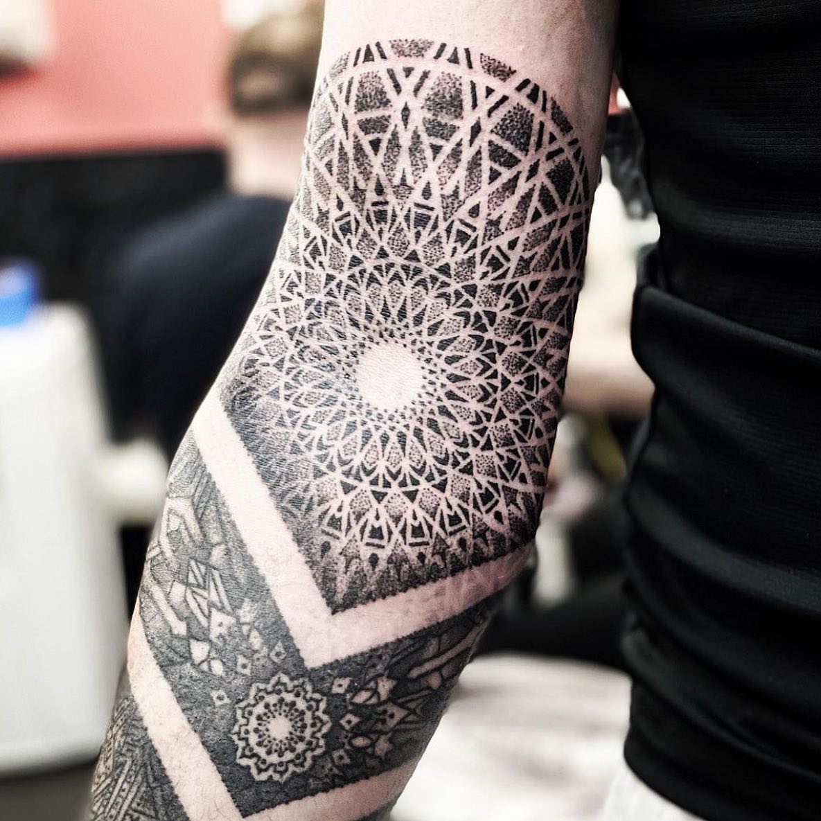 Intricate ditch piece by our resident Marc ✨

📲 marcdiamondtattoo 

If you would like to get tattooed by Marc, then please message him directly for a quote or fill out the tattoo enquiry form on our website 💫

                         totaltattoo barber_dts easytattoo_uk eternalink dynamiccolor lockdownneedle stencilstuff      