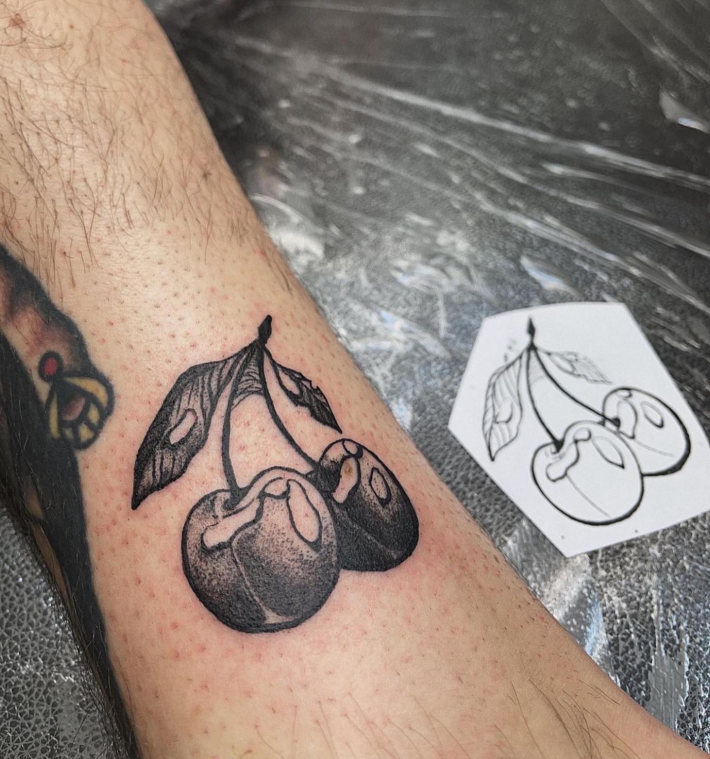 Our wonderful apprentice Eilidh has been working hard on creating cute little tattoos and lots of flash recently 🍒✨

📲 eilidhentattoos 

If you would like to get tattooed by Eilidh, then please keep an eye on her Instagram as she is going to announce when she starts taking clients very soon 💫

                         totaltattoo barber_dts easytattoo_uk eternalink dynamiccolor lockdownneedle stencilstuff     