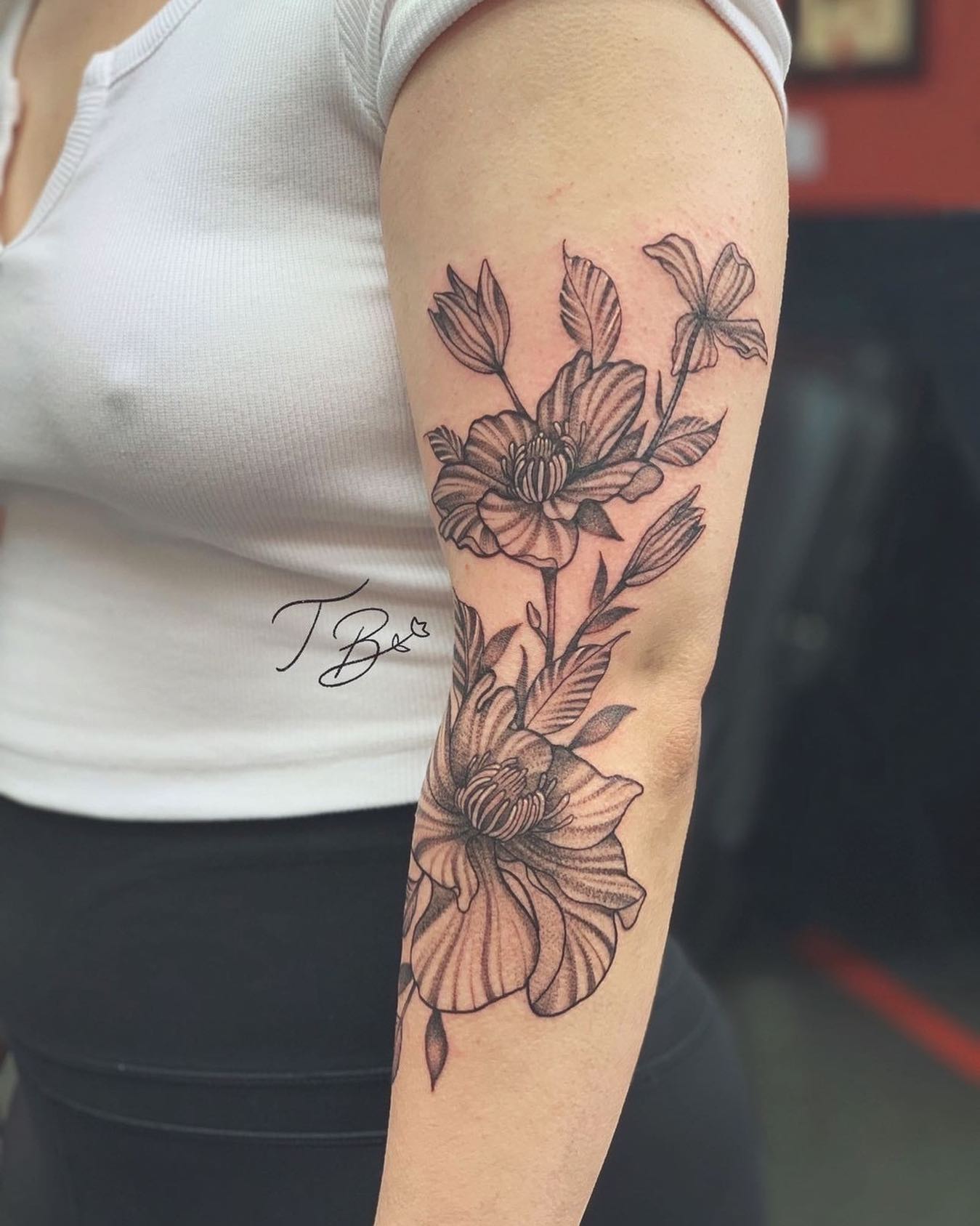 Some fancy florals from the other day🌸

I am back to work tomorrow so all enquiries should be answered over the next couple of days ✨

Done at studioxiiigallery 

              totaltattoo