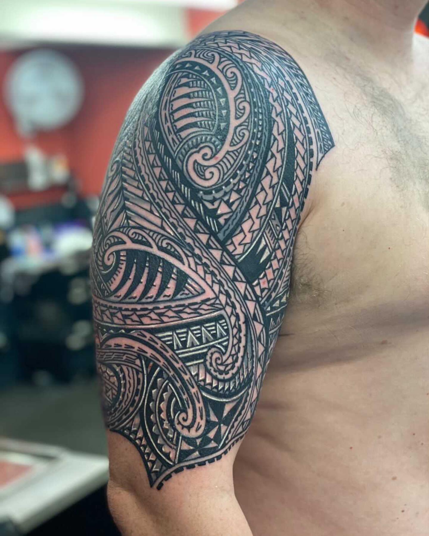 Incredible cover up by our resident Marc 🤯 Swipe to see what’s hidden underneath 👉

📲 marcdiamondtattoo 

If you would like to get tattooed by Marc, then please message him directly for a quote or fill out the tattoo enquiry form on our website 💫

                         barber_dts easytattoo_uk eternalink dynamiccolor lockdownneedle stencilstuff       