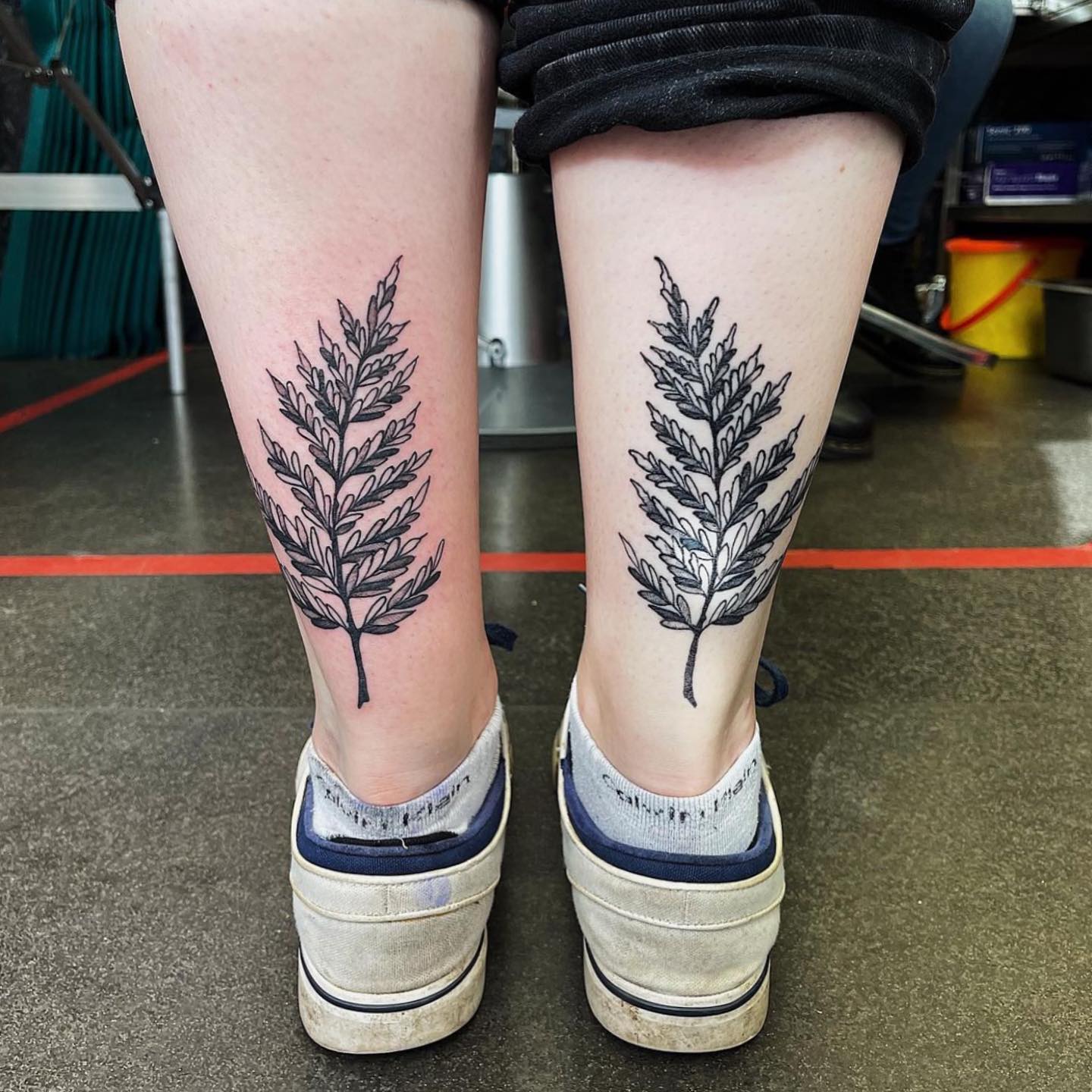 One fresh fern and the other fully healed by our apprentice Eilidh, she’s killing it✨

📲 eilidhentattoos 

If you would like to get tattooed by Eilidh, then please message her directly 💫

                         totaltattoo barber_dts easytattoo_uk eternalink dynamiccolor lockdownneedle stencilstuff     