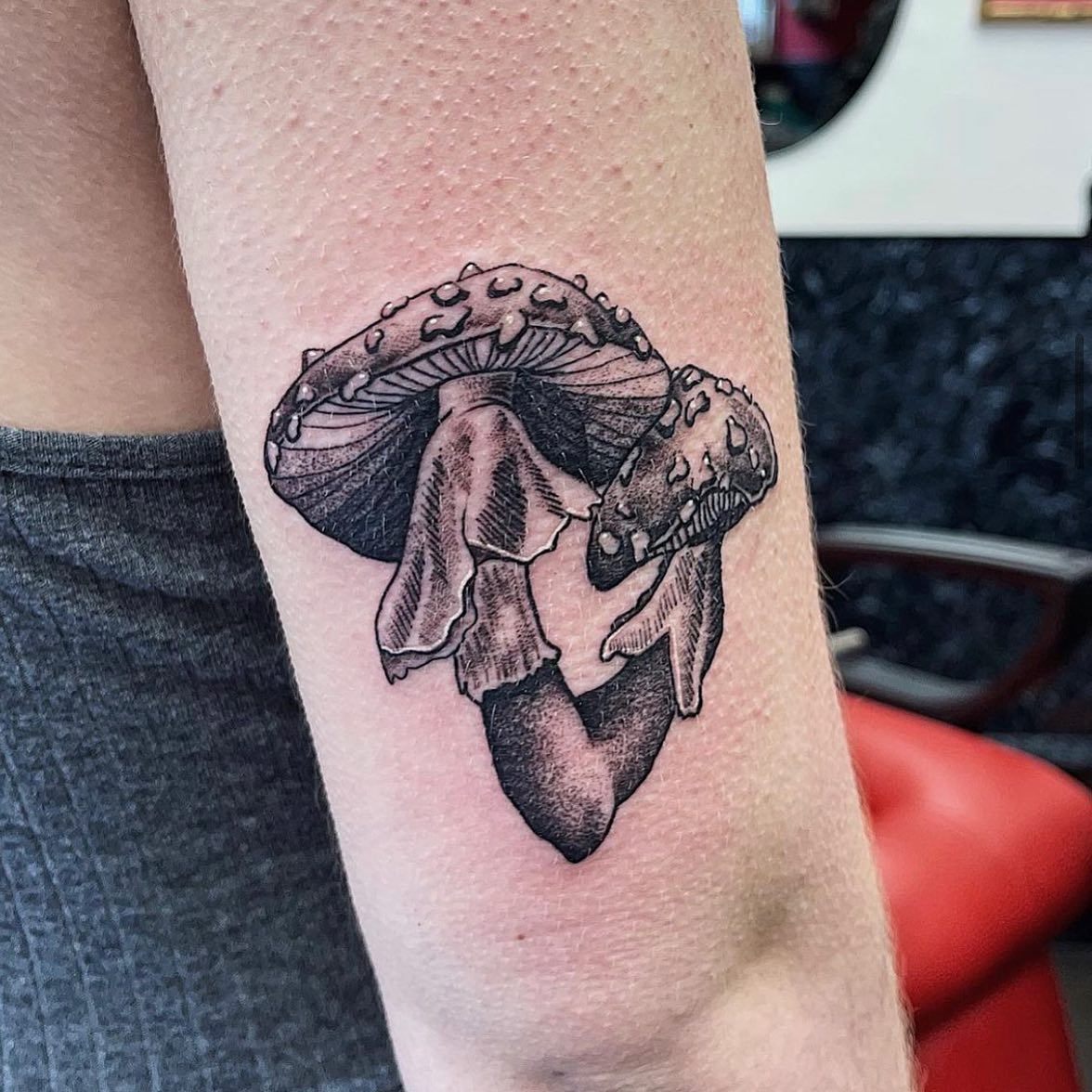 Our wonderful apprentice Eilidh has been killing it recently. Check out these cute mushies✨

📲 eilidhentattoos 

If you would like to get tattooed by Eilidh, then please message her directly 💫

                         totaltattoo barber_dts easytattoo_uk eternalink dynamiccolor lockdownneedle stencilstuff     