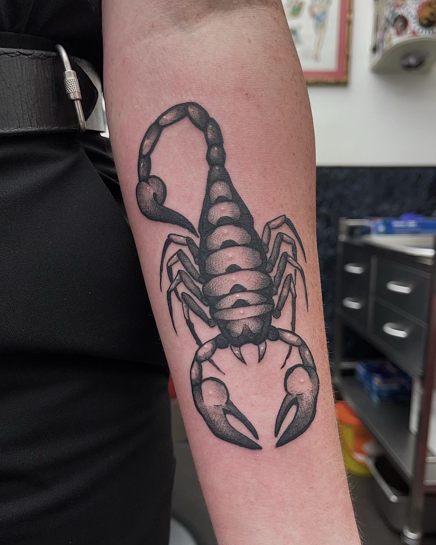 Insane scorpion by our apprentice Eilidh, she’s just keeps getting better and better 🤌🏻🦂

📲 eilidhentattoos 

If you would like to get tattooed by Eilidh, then please message her directly 💫

                         totaltattoo barber_dts easytattoo_uk eternalink dynamiccolor lockdownneedle stencilstuff     