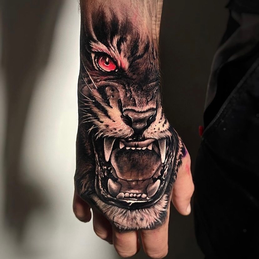Epic piece by youngcaviartattoo 

Omar’s books are now open! If you’d like to book in with him send him a dm or fill out the tattoo enquiry form in our website 😁 

          