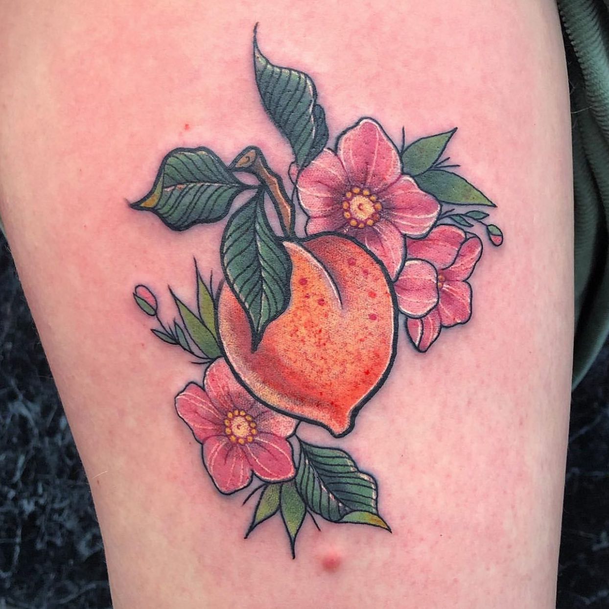 We love this lil peachy design by our resident Courtenay 🍑

📲 courtenaydicksontattoo 

If you would like to get tattooed by Courtenay, then please message her directly for a quote or fill out the tattoo enquiry form on our website 💫

                        barber_dts easytattoo_uk eternalink dynamiccolor stencilstuff        