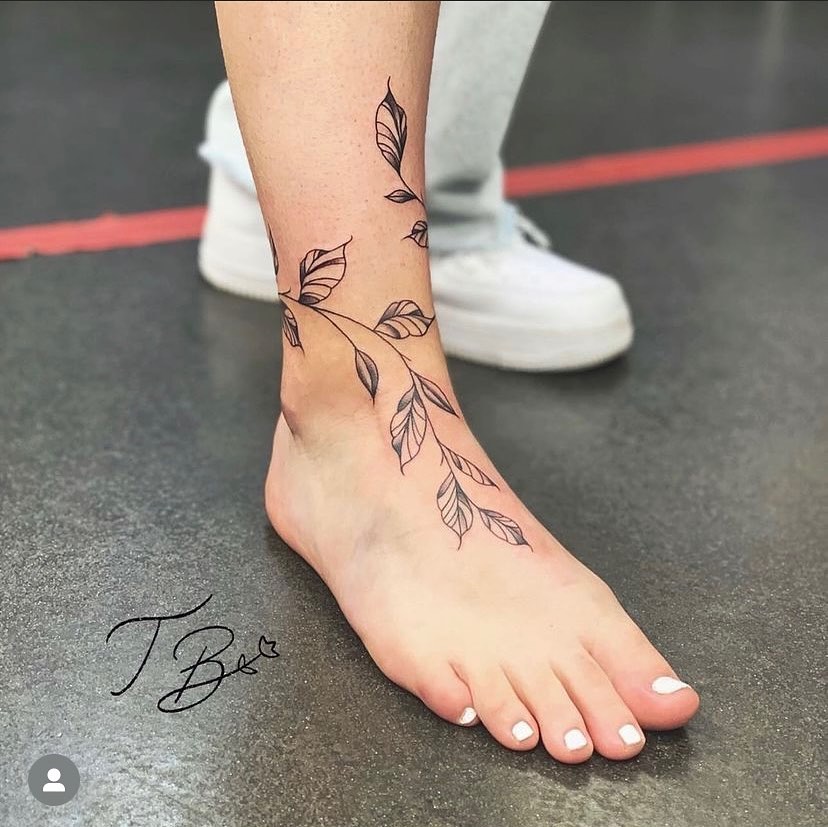 Beautiful foot piece by thaisblanc 🌱

If you’d like to book in with Thais send her a dm or fill out the tattoo enquiry form on our website ✨ 

            