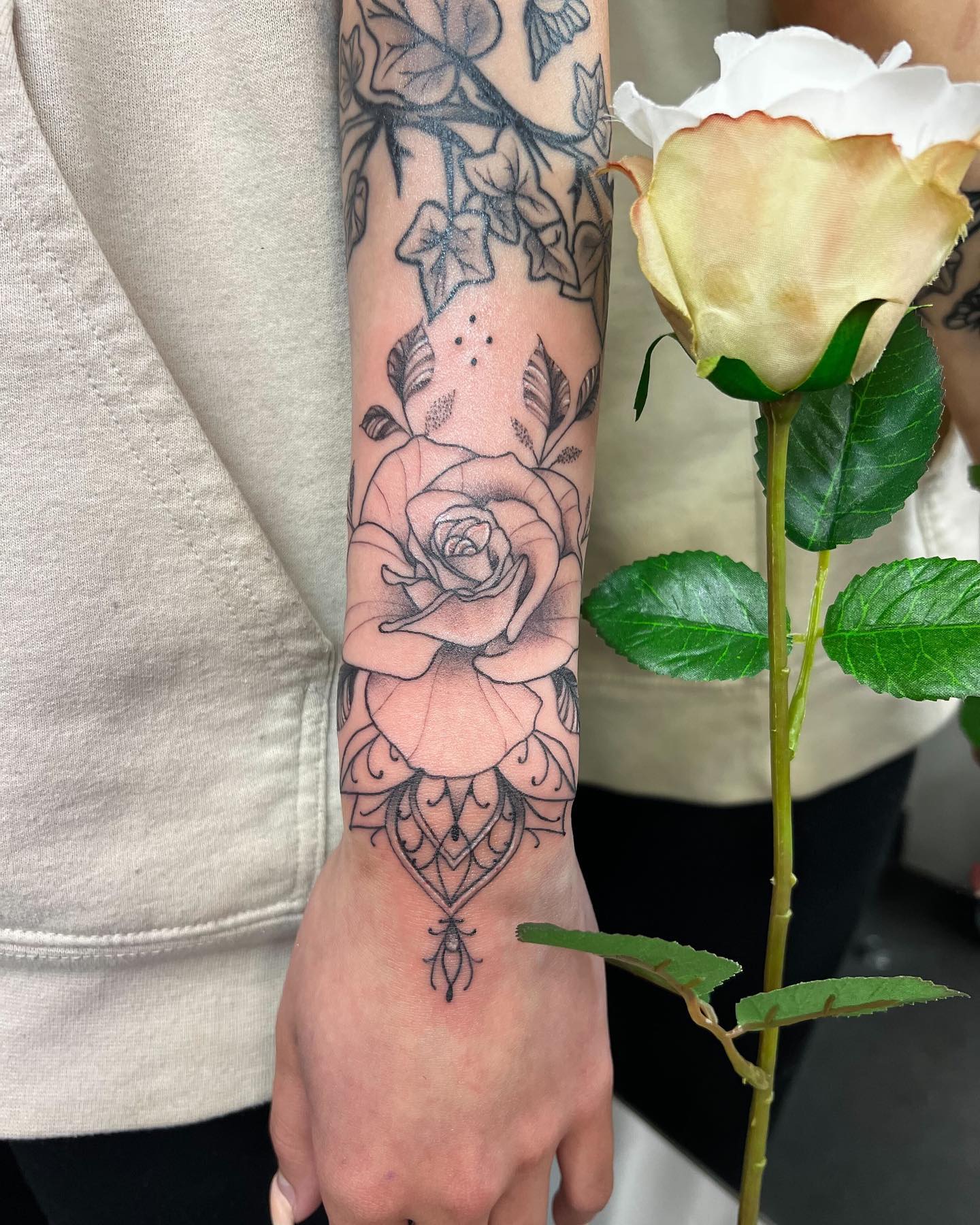 Beautiful flower and mandala piece by thaisblanc 🌸

If you’d like to book in with Thais, fill out the tattoo enquiry form on our website 😊 

      