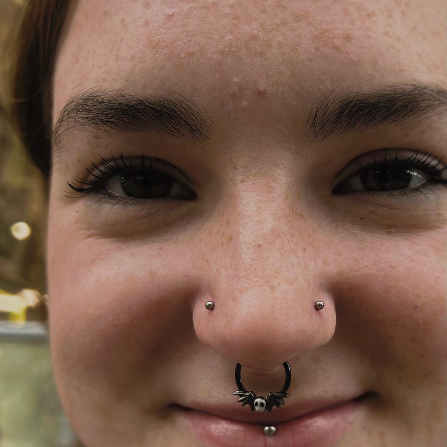 cute cute cute matching nostrils from a few weeks ago with our standard implant grade titanium threadless labrets ☆

______________________________________
          