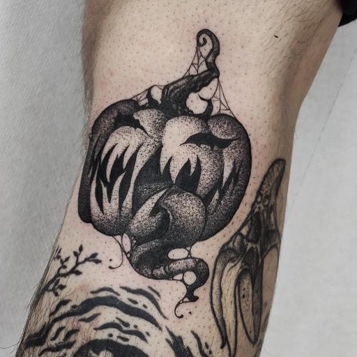 Cute lil spooky pumpkin by our resident emilianoemetattoo 🖤

Eme has lots of space tomorrow! If you’d like to book in with him, fill out the tattoo enquiry form on our website or dm him 😁 

            