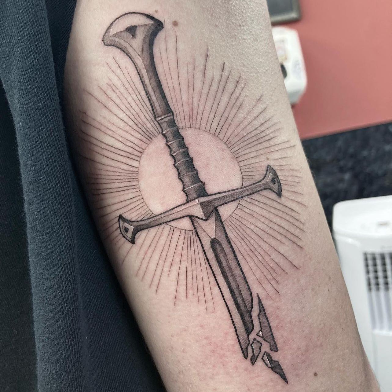 Narsil sword shards by our resident Karolis 🌋⚔️

📲 sungazerink 

If you would like to get tattooed by Karolis, then please message him directly for a quote or fill out the tattoo enquiry form on our website 💫

                         totaltattoo barber_dts easytattoo_uk eternalink dynamiccolor lockdownneedle stencilstuff       