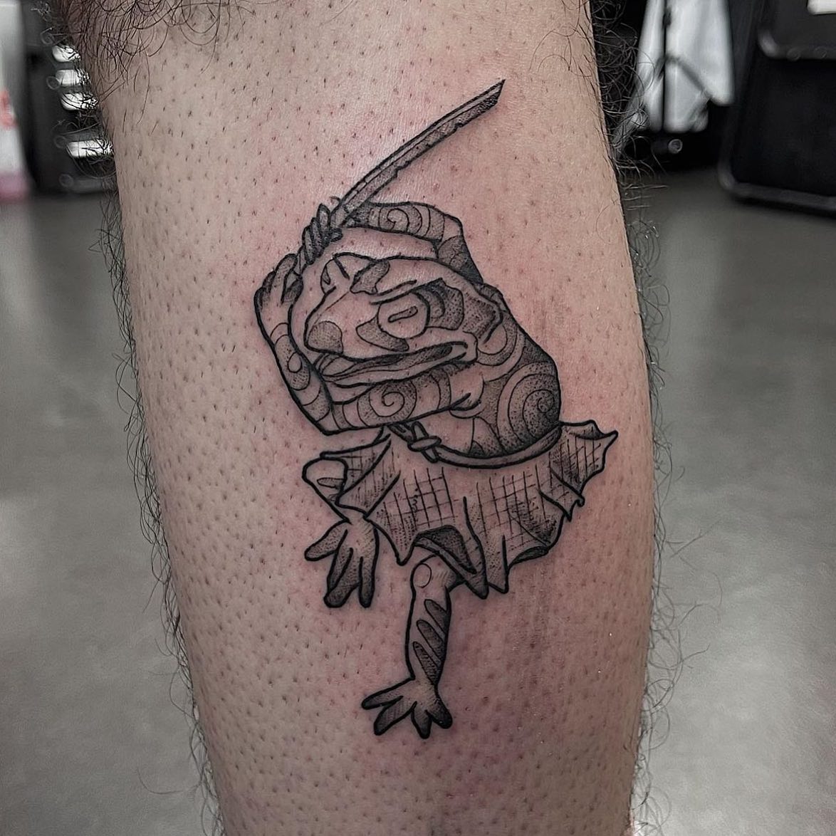Samurai froggo by our apprentice Eilidh 🐸✨

📲 eilidhentattoos 

If you would like to get tattooed by Eilidh, then please message her directly 💫

                         totaltattoo barber_dts easytattoo_uk eternalink dynamiccolor lockdownneedle stencilstuff     