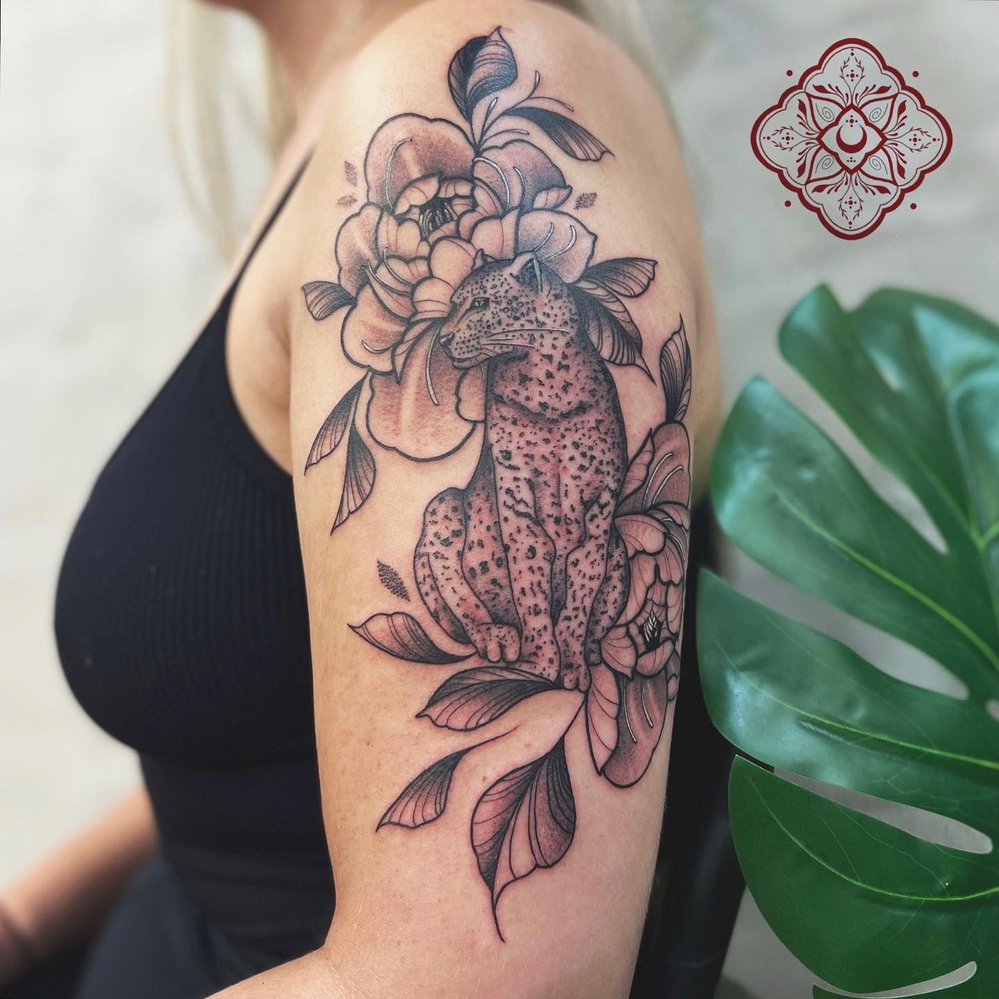 Leopard and Peonies 🐆 Thanks dear Ruth Sibbald! 🤍
Done at studioxiiigallery 
•
•
•
•
•
•
•
•
 a  
            
  