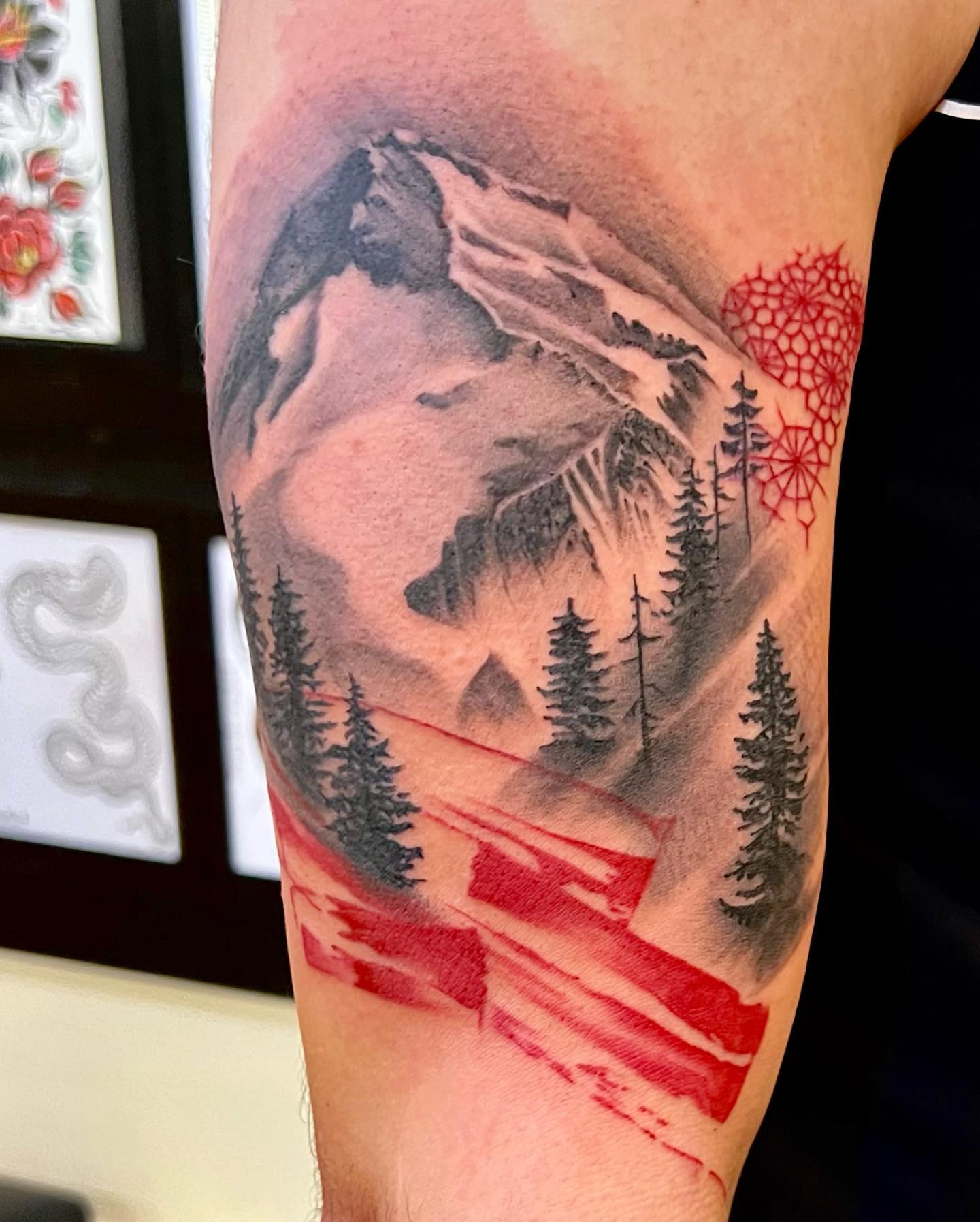 Second piece of this sleeve, wolf is healed... shoulder next 

         