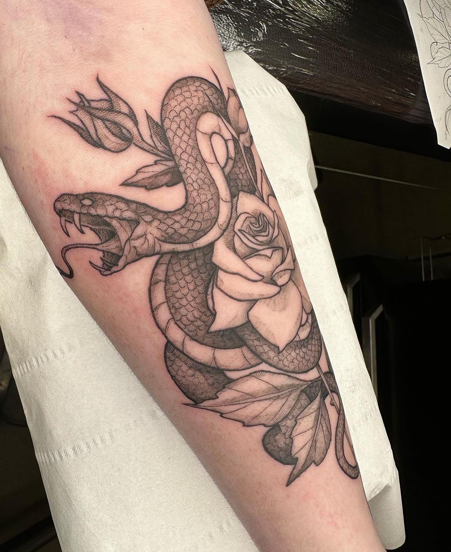 Snake & rose wrap around by our resident Karolis 🐍🥀

📲 sungazerink 

If you would like to get tattooed by Karolis, then please message him directly for a quote or fill out the tattoo enquiry form on our website 💫

                         totaltattoo barber_dts easytattoo_uk eternalink dynamiccolor lockdownneedle stencilstuff       