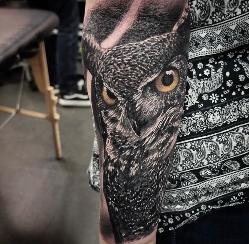 Realism owl by our resident tomekktattoo 🦉

If you’d like to book in with Tomek, send him a dm or fill out the tattoo enquiry form on our website 😊

                           barber_dts stencilstuff 