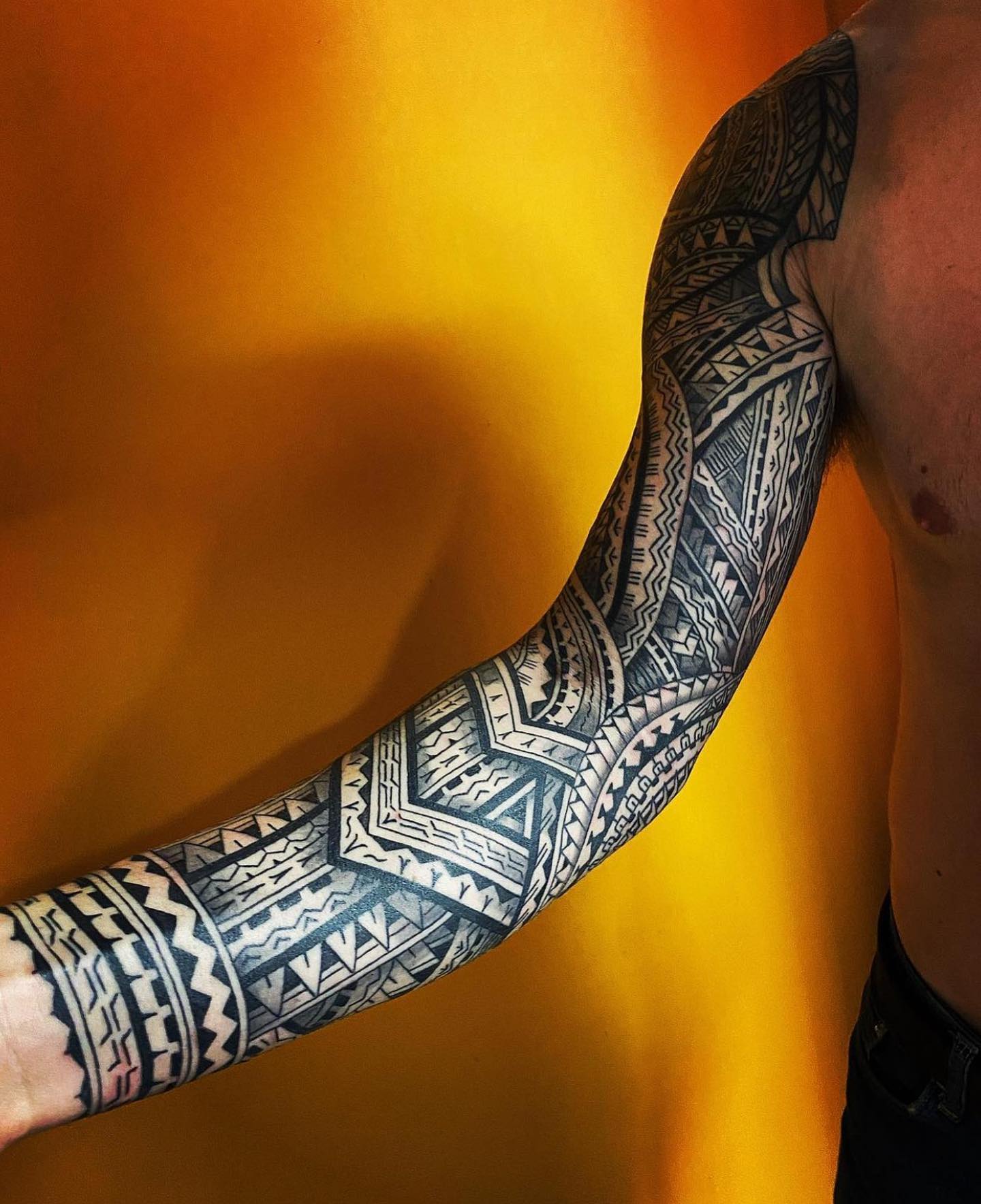 Freehand Polynesian inspired sleeve by our resident Marc🔥

📲 marcdiamondtattoo 

If you would like to get tattooed by Marc, then please message him directly for a quote or fill out the tattoo enquiry form on our website 💫

                         barber_dts easytattoo_uk eternalink dynamiccolor lockdownneedle stencilstuff     