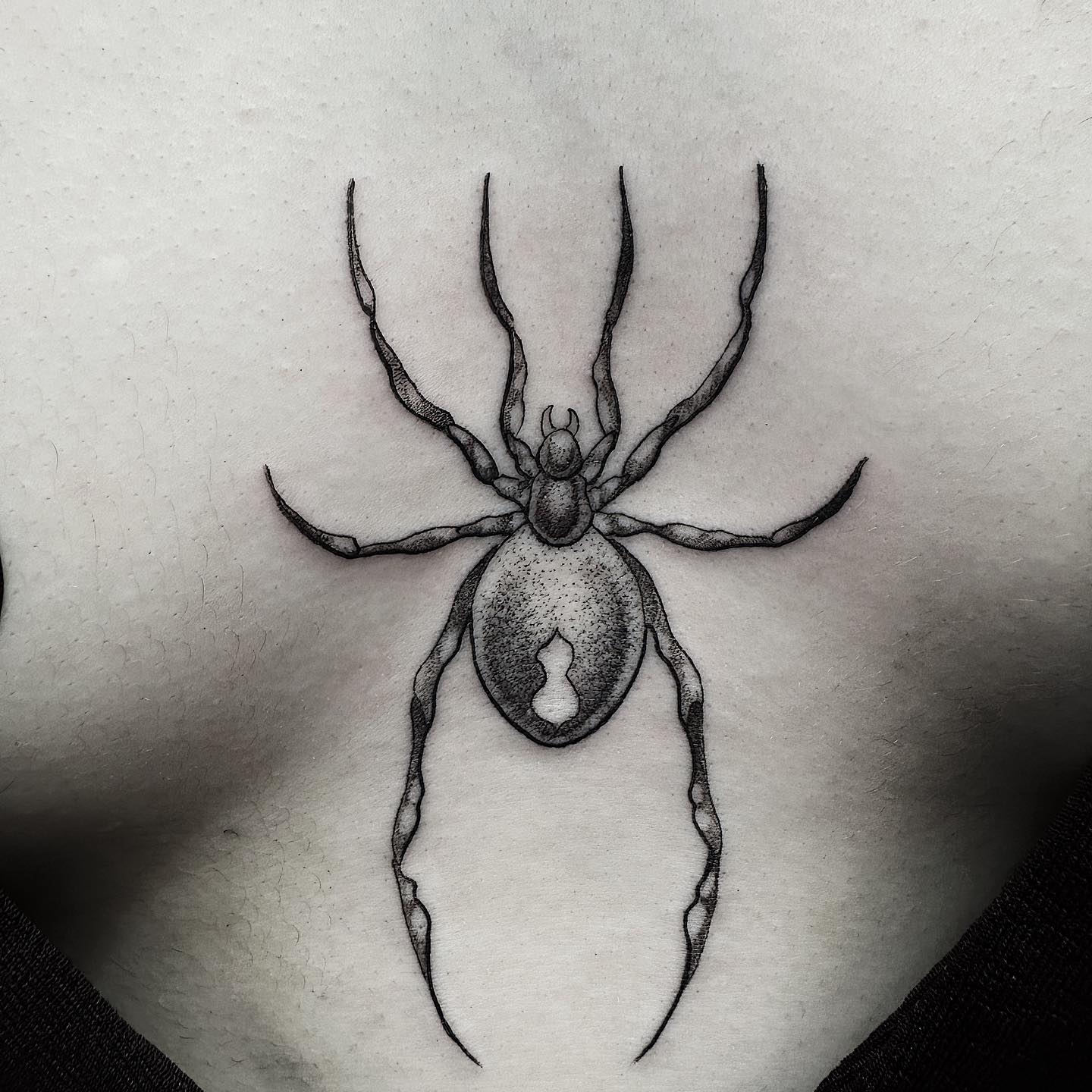 Little spider boy for Robyn on the sternum 🕷️

Big or little, spiders are always welcome (as tattoos, maybe not a real spidey friend)

    