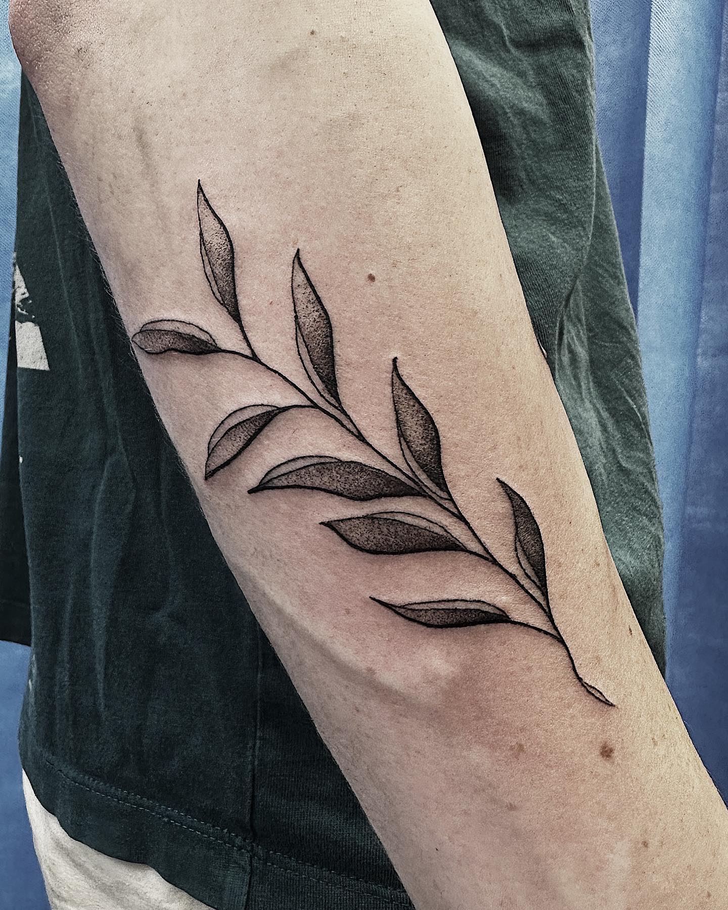 Something small, simple, and super fun for George 🍃

Thanks for coming and getting your first tattoos!

  