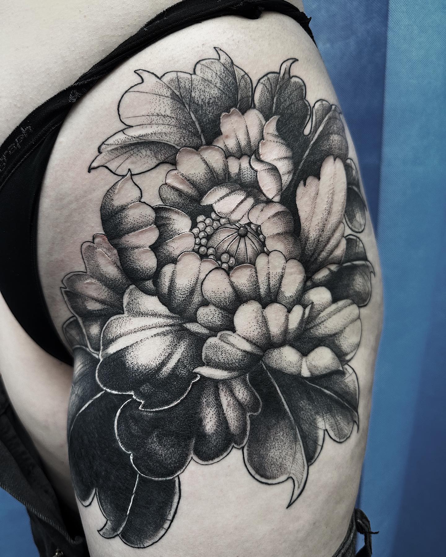 Big ol’ cover up for the super tough Ellen! 

You were an absolute dream to tattoo and thanks so much for trusting me with this project 🌸🌸

     
