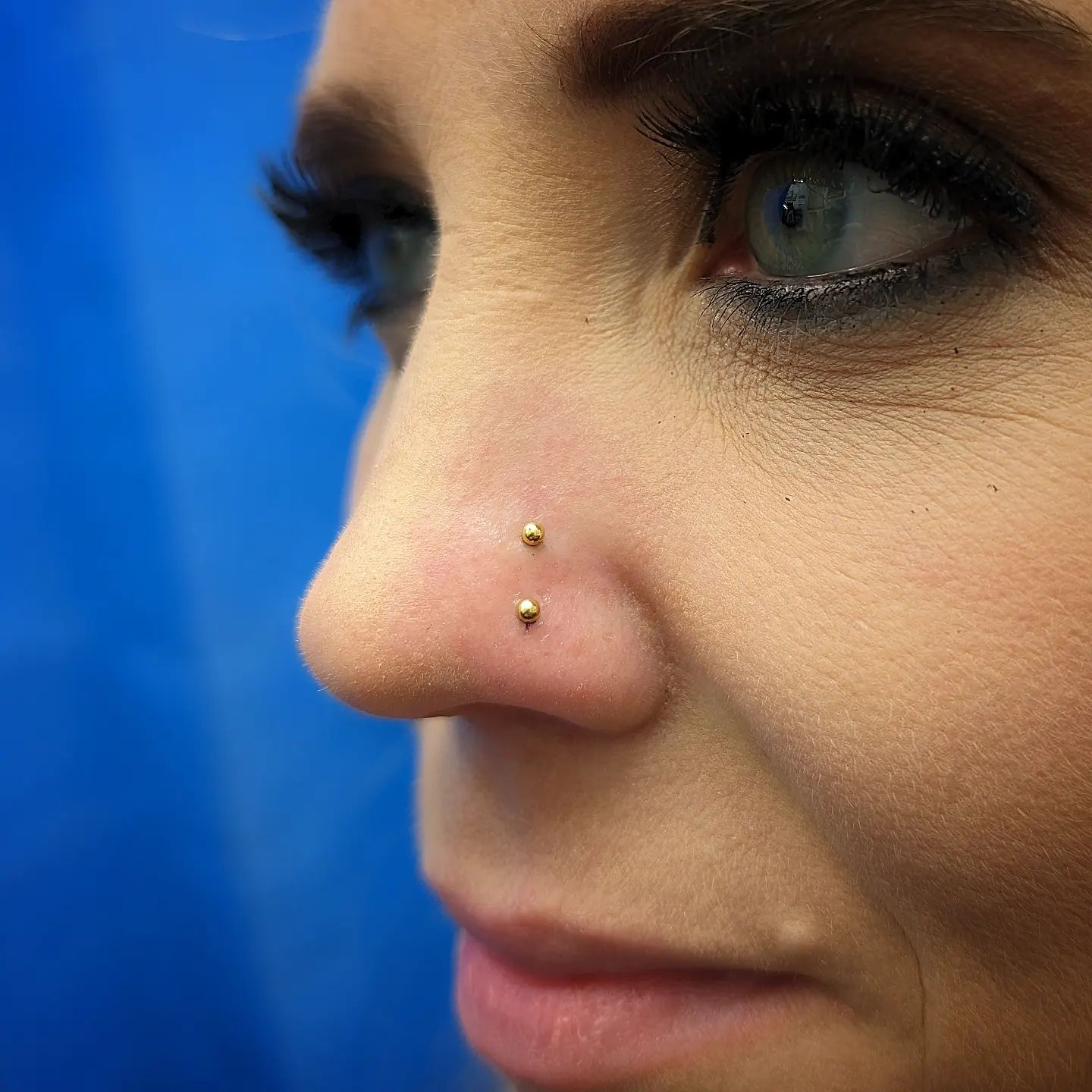 Can't decide between high nostril and traditional nostril placement? Get both!!!!! How cute is this?! 

                    