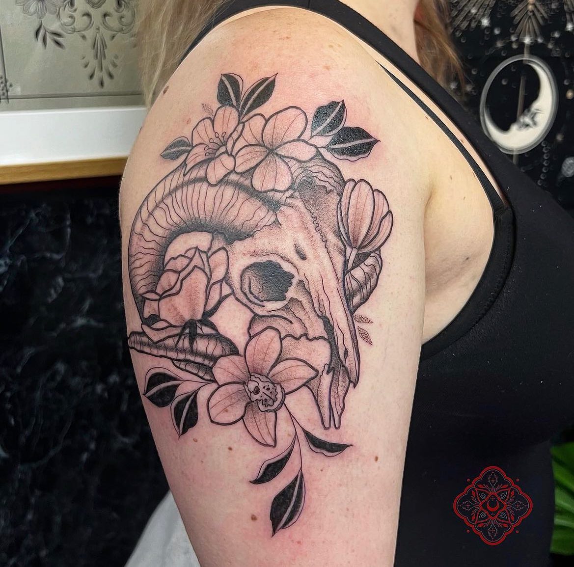 Queen of star sign tattoos thaisblanc does it again with this beautiful Aries and floral inspired tattoo!! 🐏 🌺

                        barber_dts easytattoo_uk eternalink dynamiccolor lockdownneedle stencilstuff      