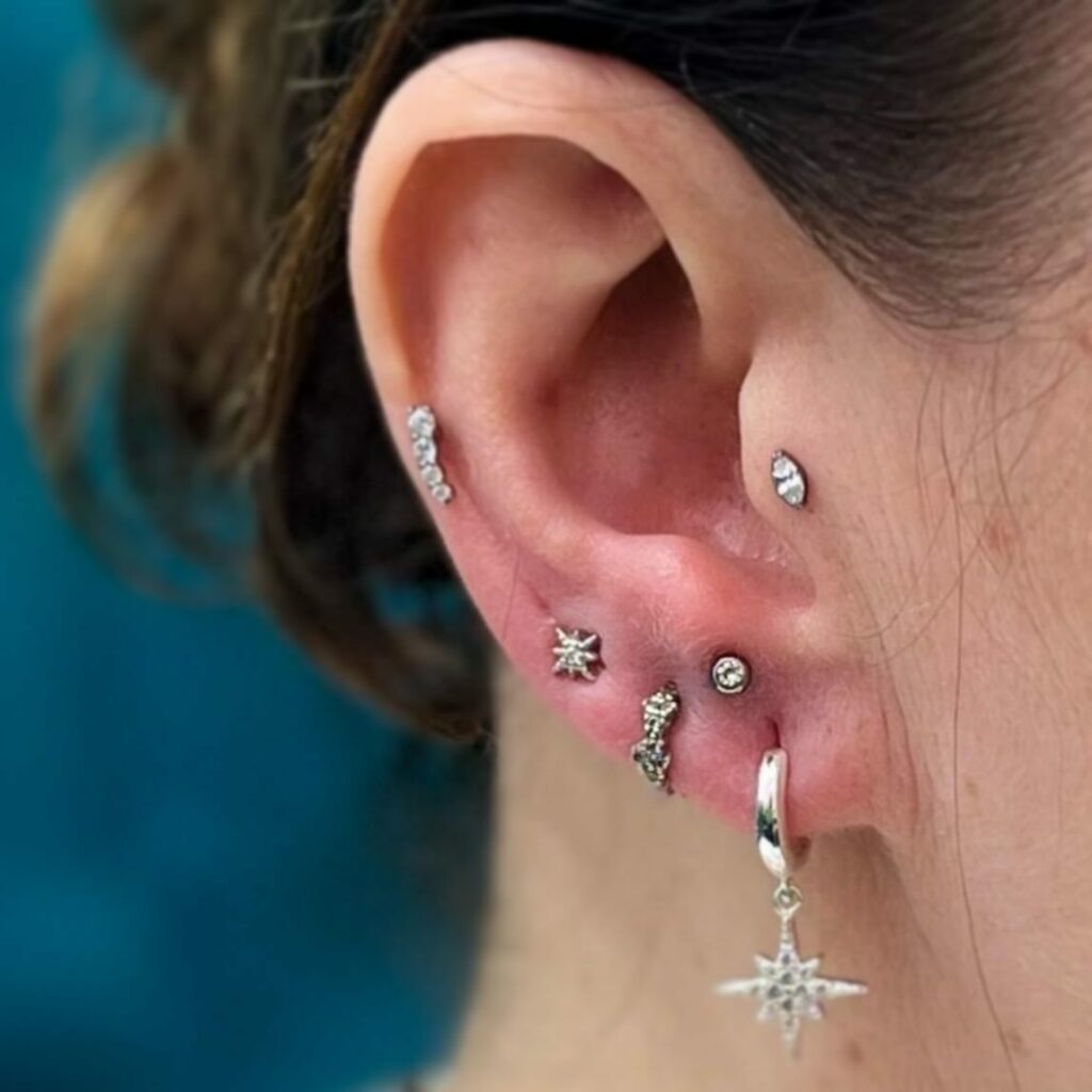 Surprise! More walkin piercings! Our gal elliemay_piercer