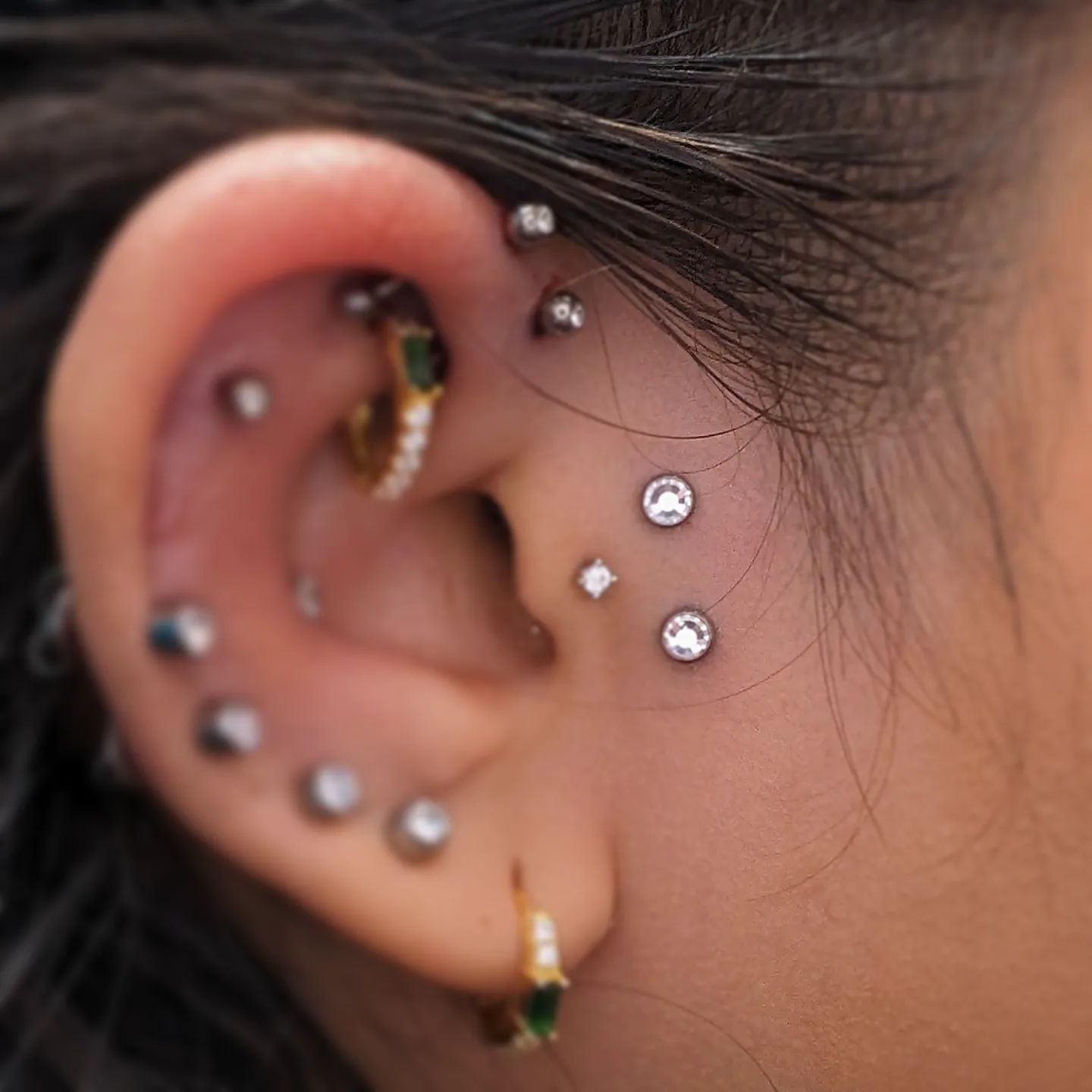 I love surface piercings!!! 

Surface piercings can be fussy and do have a risk of rejection but doesn't it look gorgeous 😍

                 