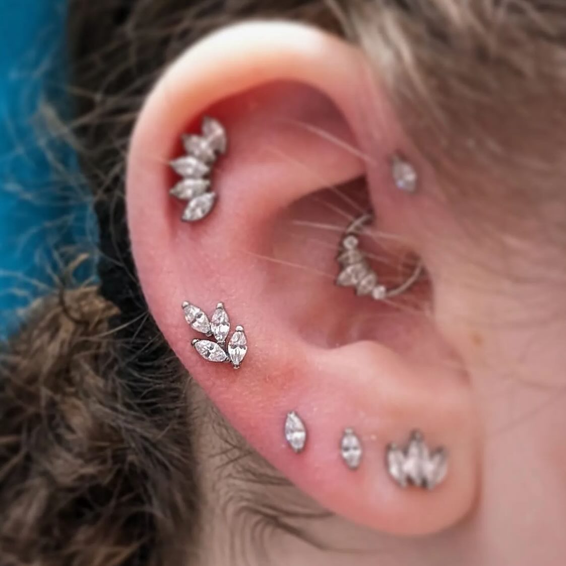 Sweet mid helix done for sarah_gregory13 ‘s client 💎 

If we don’t have what you want for your fresh or healed piercing let us know and we will order it for you🙏🏼

If you wish to book a piercing appointment you can do so through our website ❤️

                       
