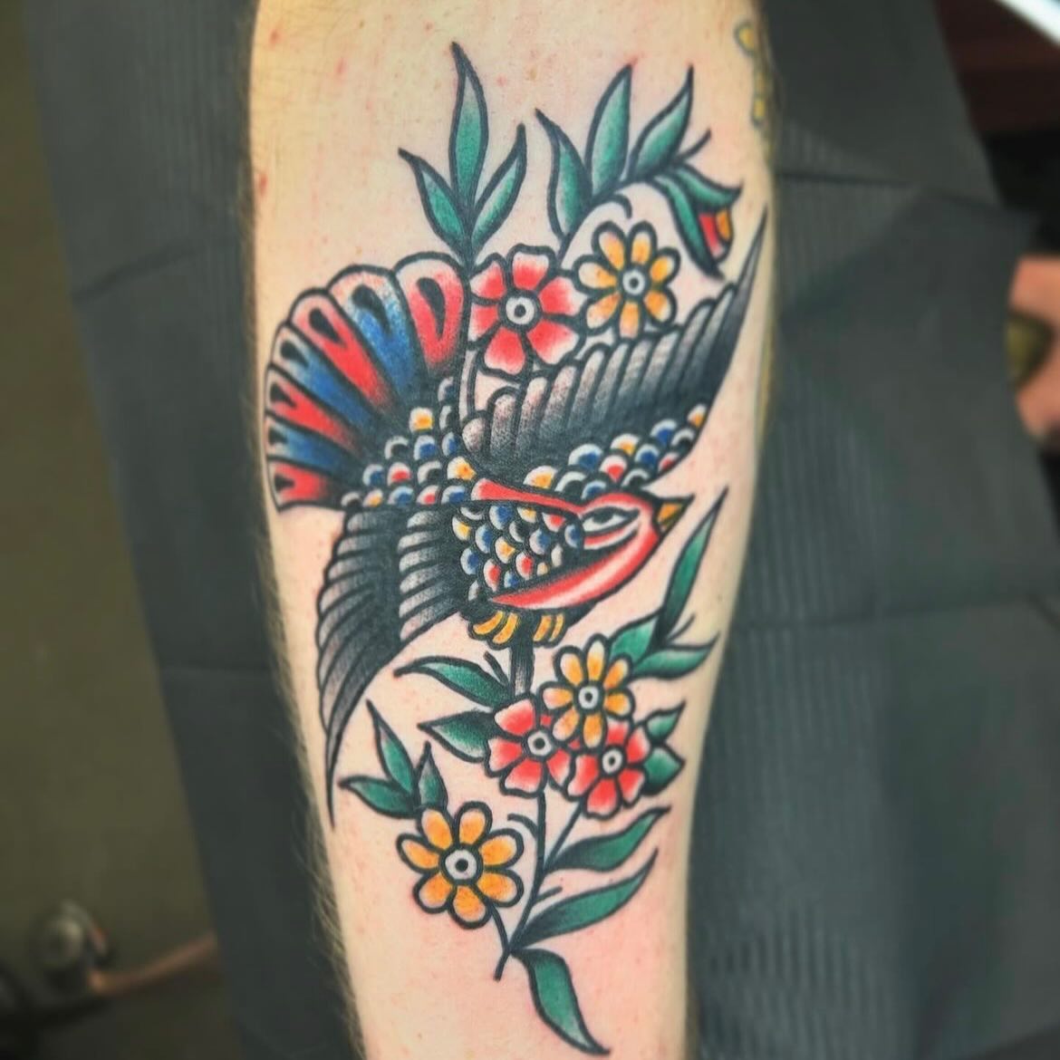 A very colourful bird from our carnigold 🌺 🦅 

If you’d like to book in with Carni, please fill out the tattoo enquiry form online 📲 

                        barber_dts easytattoo_uk eternalink dynamiccolor lockdownneedle stencilstuff      
