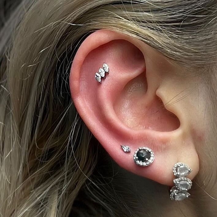 Gorgeous and sparkly third lobe and helix done by our always amazing elliemay_piercer 🤍✨

If you'd like pierced by Ellie, please book on the website!

                       
